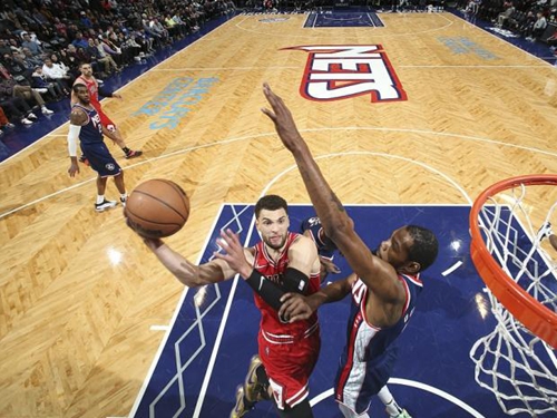 她沉着应对 她沉着应对